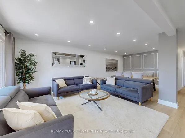 26 Faye Dr, Toronto, ON M2J 3S6