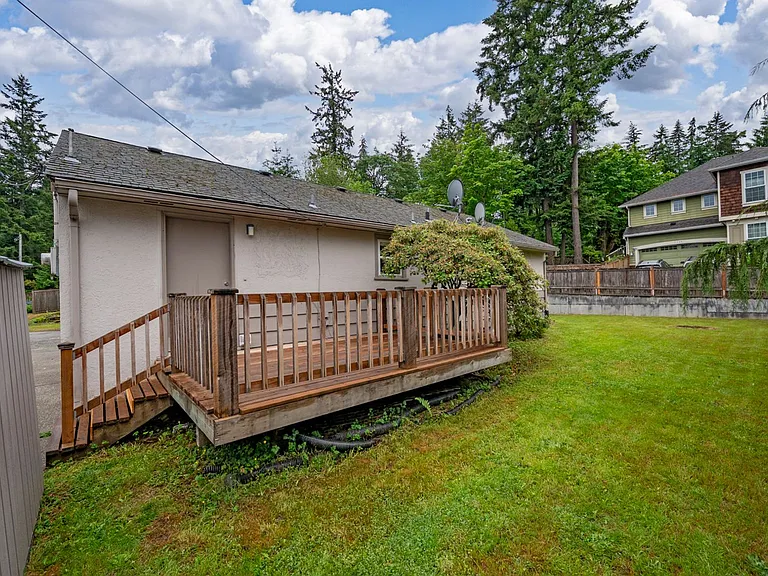 13804 Redmond Way — Photo 22