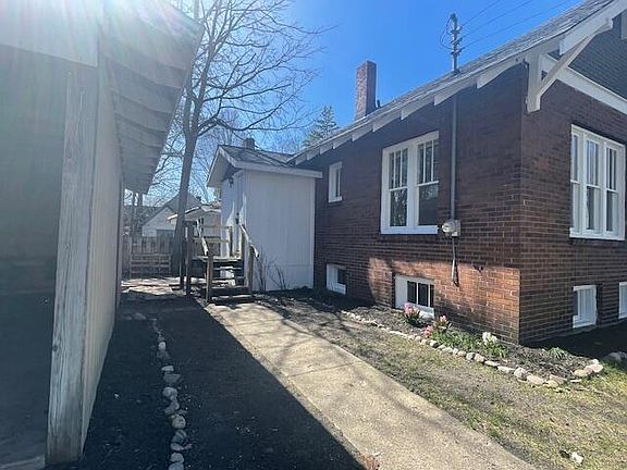 5th image of 132 Hersey St