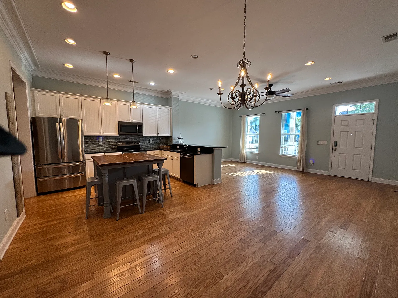3 bed, 1580 sqft, $2,400 — Photo 4
