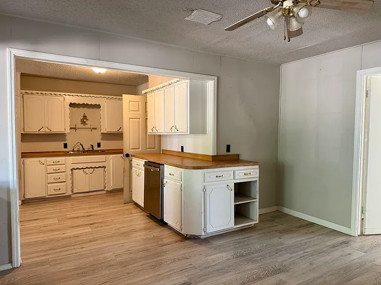 613 N J St — Photo 16