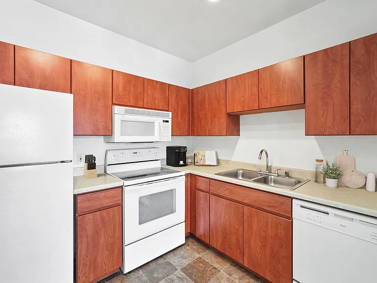 ReNue Downtown Apartments — Photo 11