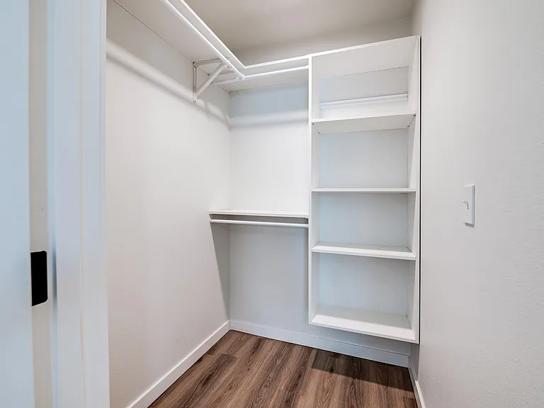 3x2 Walk-In Closet