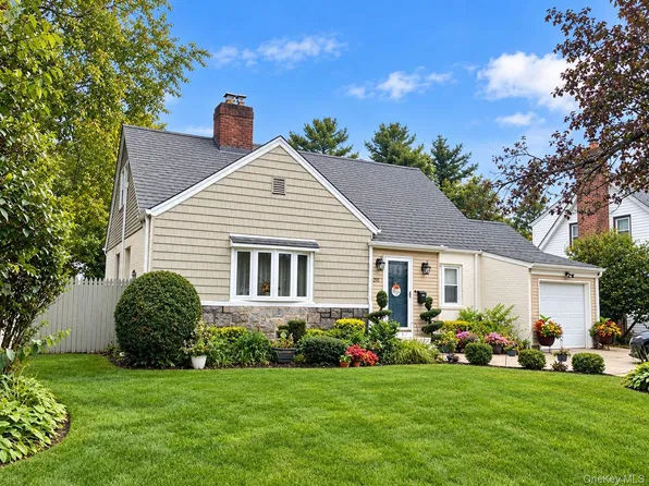 291 Maryland Avenue, Freeport, NY 11520