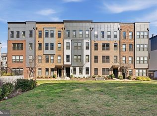 12118 Loblolly Dr #40, Fairfax, VA 22033