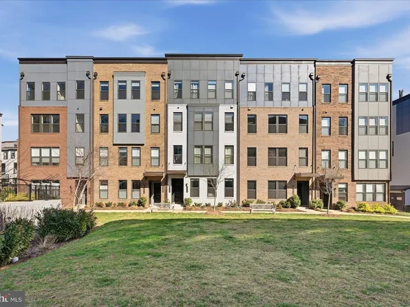 12118 Loblolly Dr #40, Fairfax, VA 22033