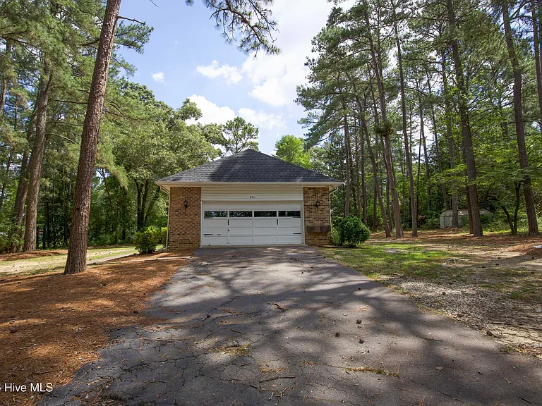 901 Glendale Dr — Photo 3