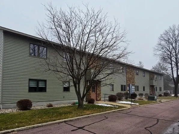612 7th St NE APT 6, Pipestone, MN 56164