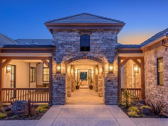4th image of 624 Chaparral Circle