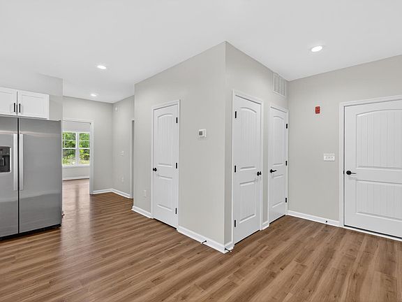 3rd image of 128 Brenleigh Ct