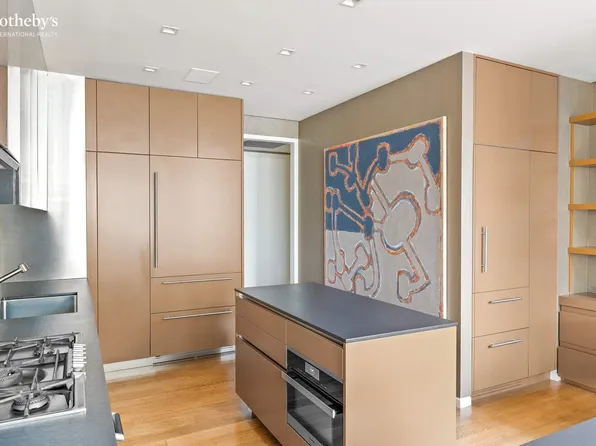 350 West Broadway image 5 of 15