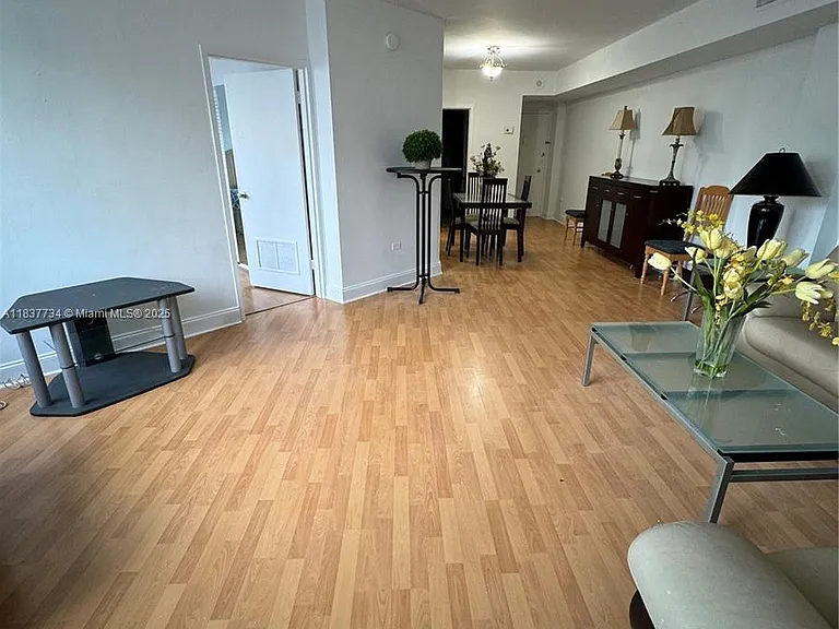 825 Brickell Bay Dr #847 — Photo 2