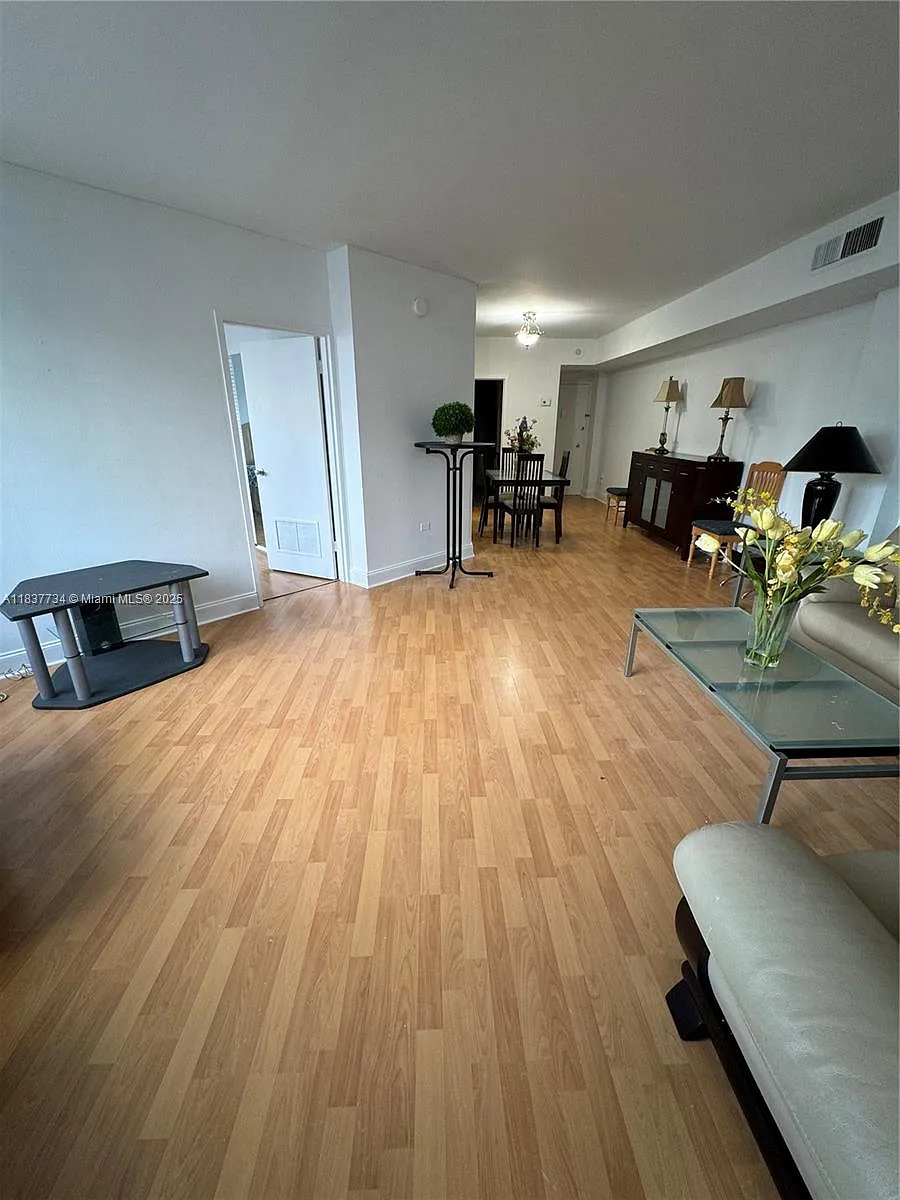 Building Photo - 825 Brickell Bay Dr #847