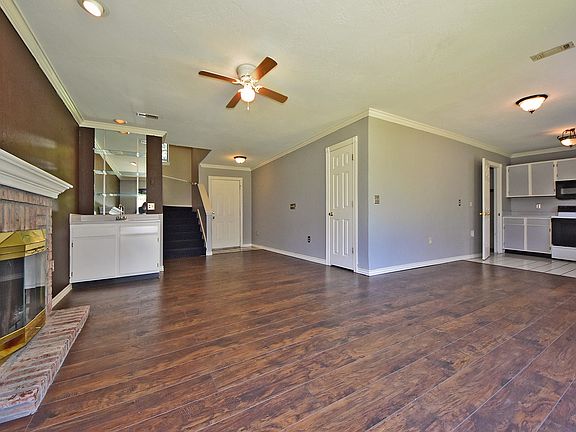 4th image of 12907 Carrie Ct