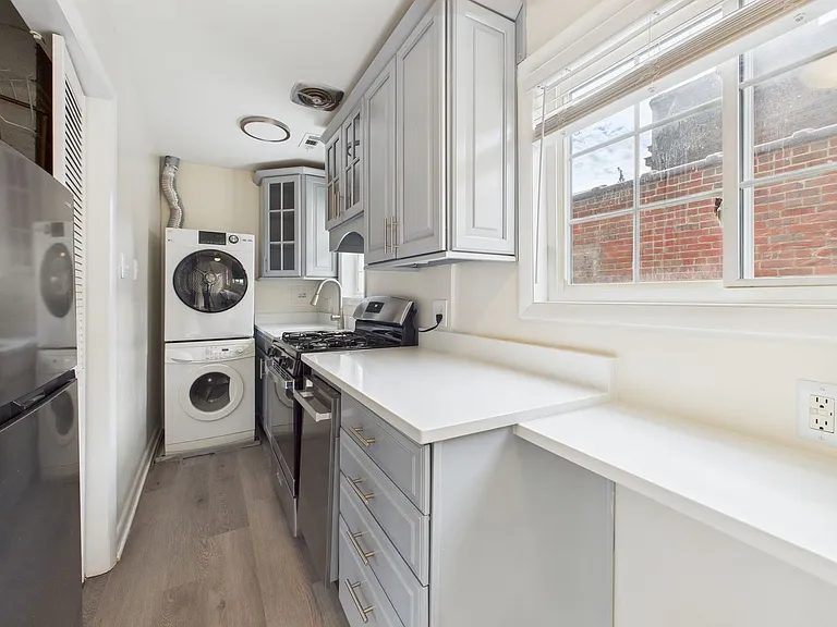 4032 Macarthur Ave #D — Photo 6
