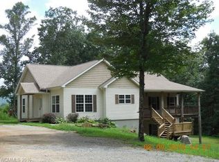 71 Hawke Woods Rd, Hendersonville, NC 28792