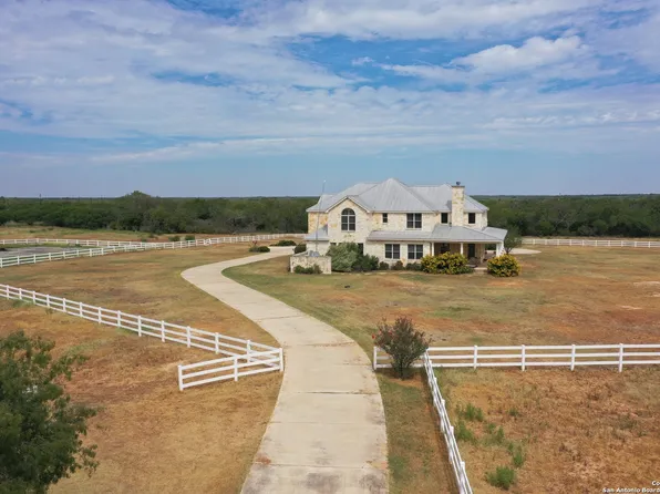 1920 CR 427, Pleasanton, TX 78064