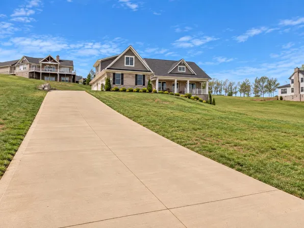 1149 Summerfield Dr, Maryville, TN 37801