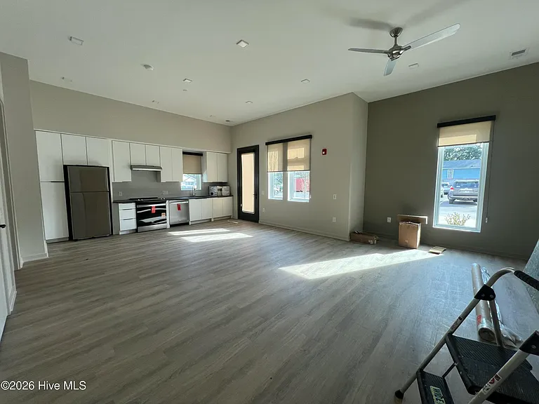 1108 Castle St #112 — Photo 3