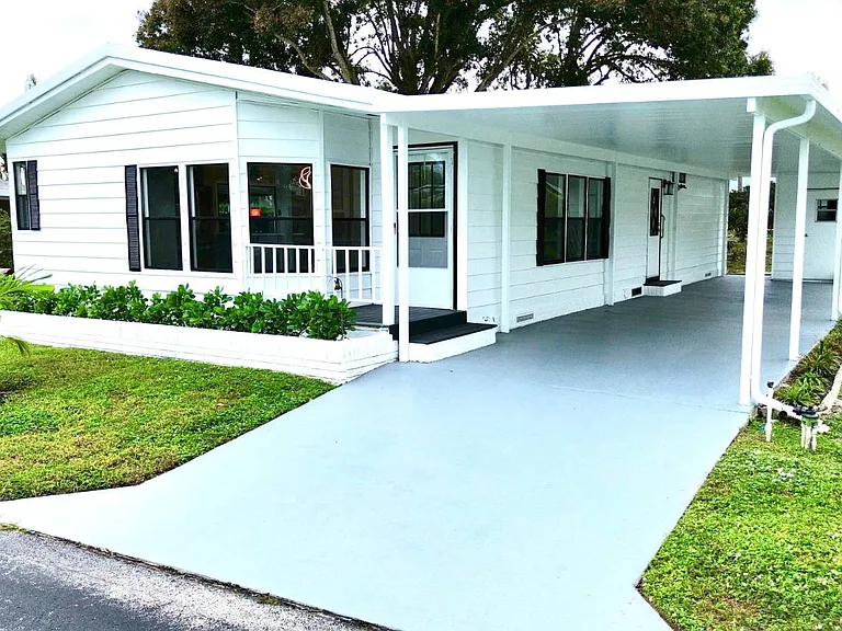 920 Sun Acres Ln — Photo 1