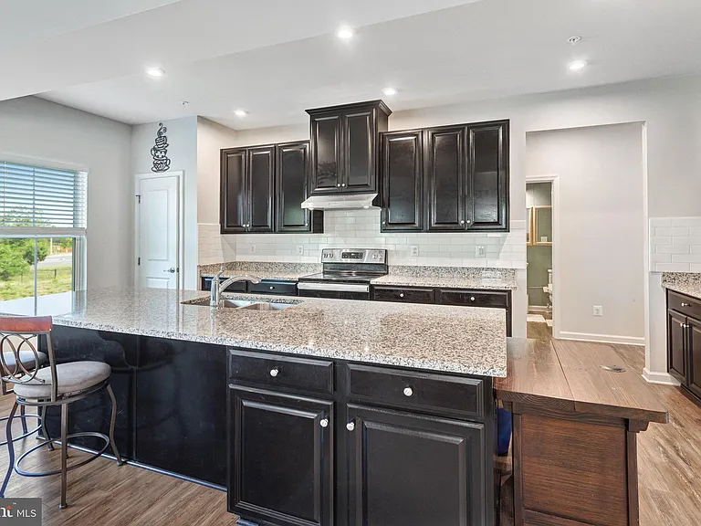 11241 Wheeler Ridge Dr — Photo 2