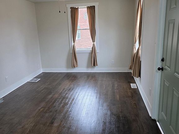 3rd image of 2041 Sherwood Rd