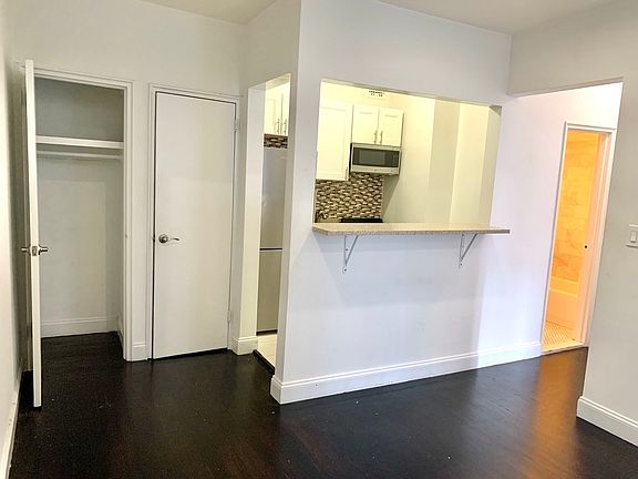 3rd image of 301 E 60th St APT 2D