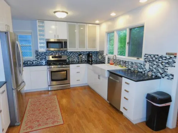 819 Kenwood Pkwy APT 1, Minneapolis, MN 55403