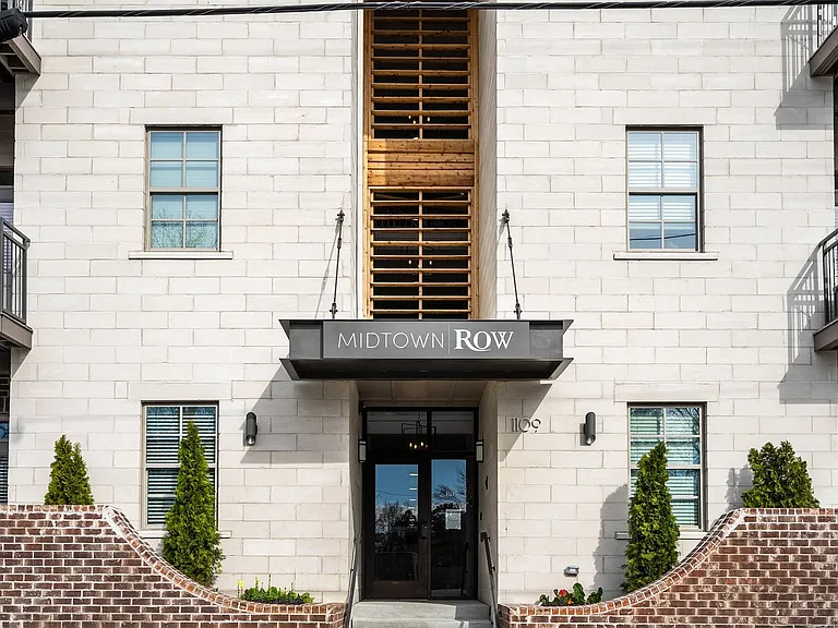 Midtown Row Apartments — Photo 2