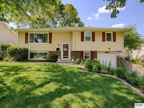 9374 N St, Omaha, NE 68127