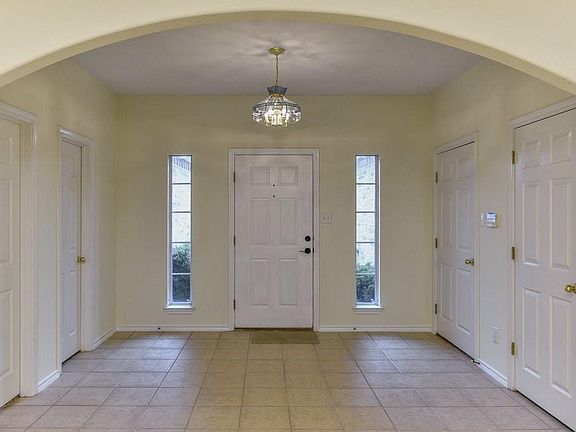 4th image of 1020 Belmont Dr