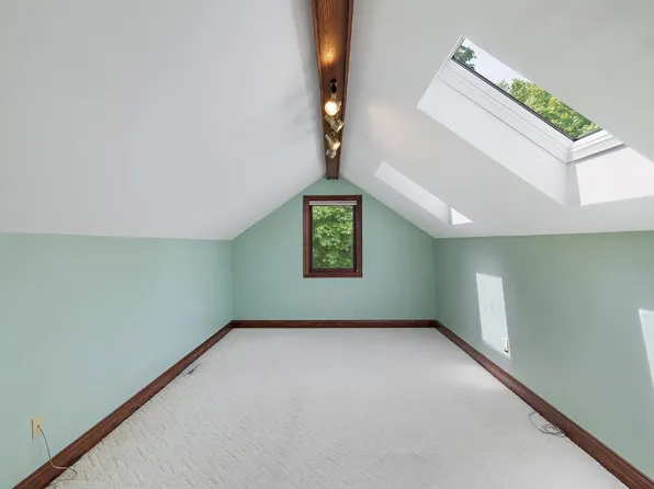 239 Crabapple Ln, Valparaiso, IN 46383