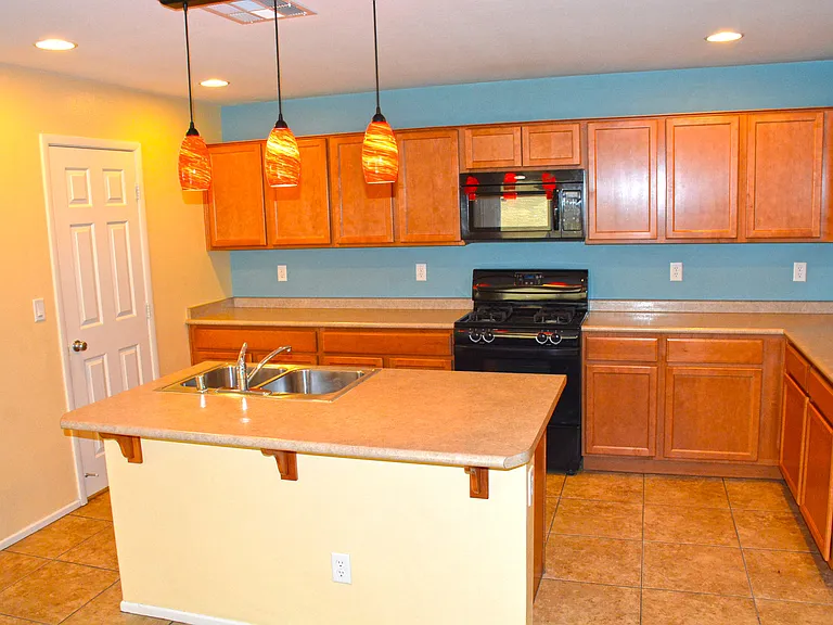 9920 Turquoise Glass Ct — Photo 8