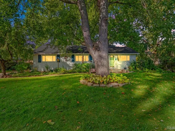 3300 Eastern Ave, Rochester Hills, MI 48307