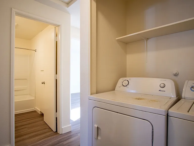 147A - Park Place Apartments — Photo 33