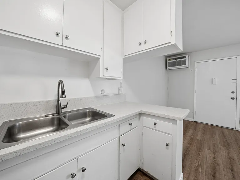 14143 Gilmore St #2 — Photo 5