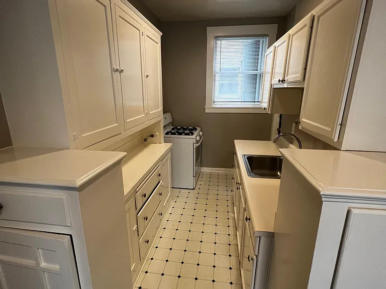 2380 Washington St #1 — Photo 15