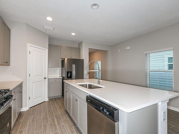 3rd image of 90 Foxfire Dr