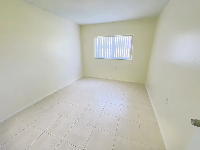 1101 N Benoist Farms Rd #106 — Photo 7