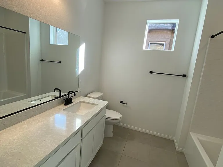 828 Royal Beekman St — Photo 26