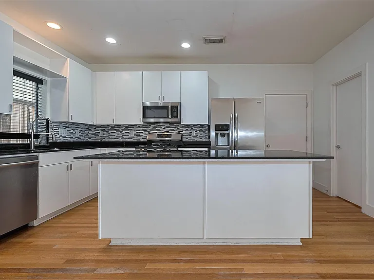 4331 Eigel St — Photo 18
