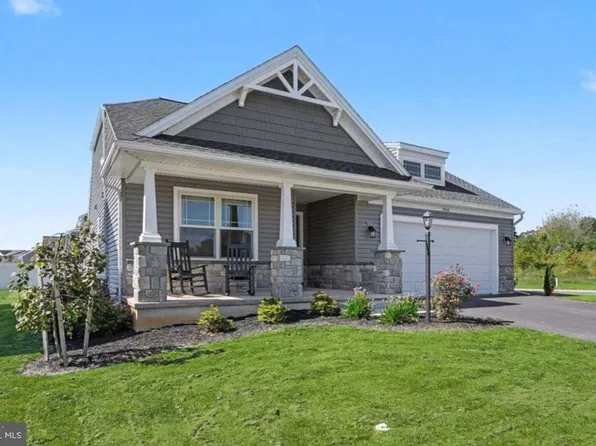 806 Greenwich Ln, Shippensburg, PA 17257