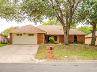 340 Grand Meadow Dr, Fort Worth, TX 76108