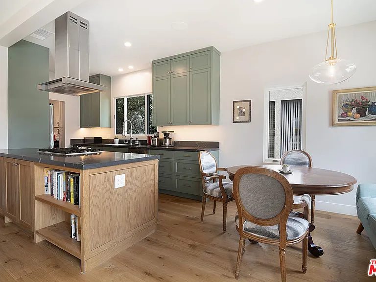 8021 Blackburn Ave #U — Photo 16