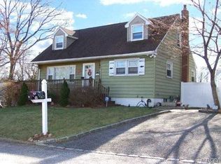 24 Glenwood Rd, Sound Beach, NY 11789