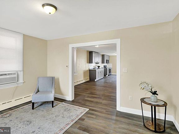 3rd image of 31 W Washington St
