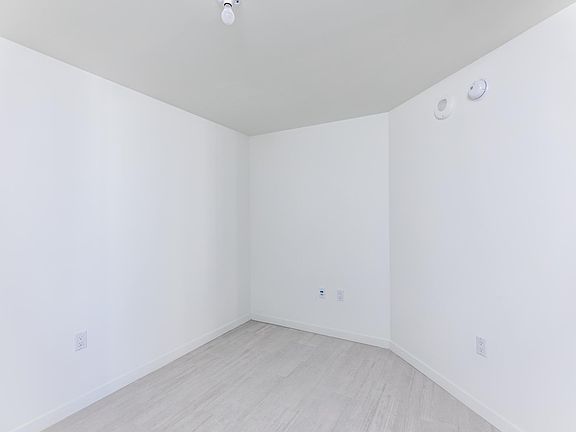 4th image of 1001 Brickell Ave #2212