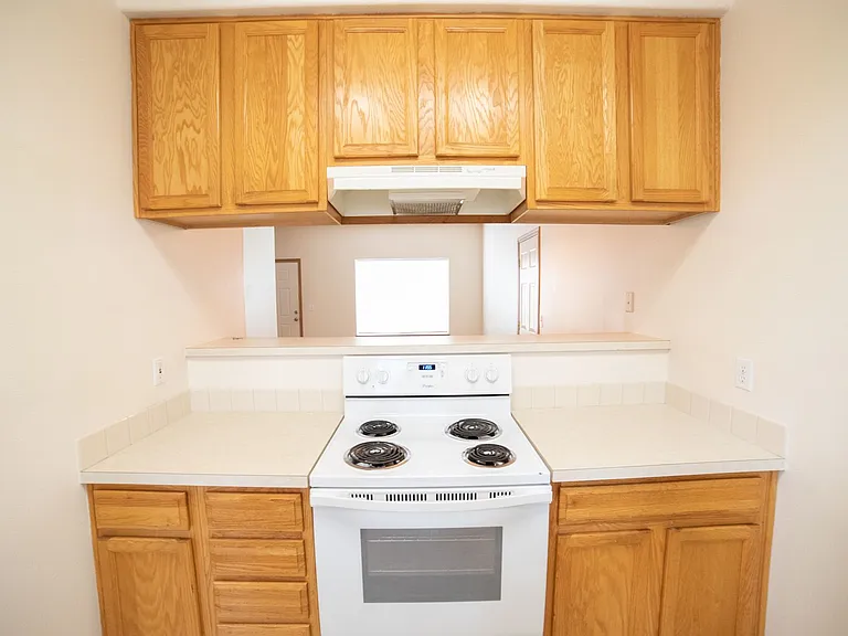 370 N Douglas St — Photo 10