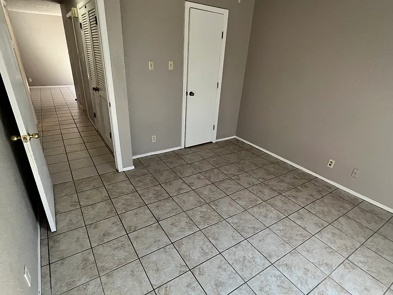 4811 W Cuthbert Ave #A — Photo 7