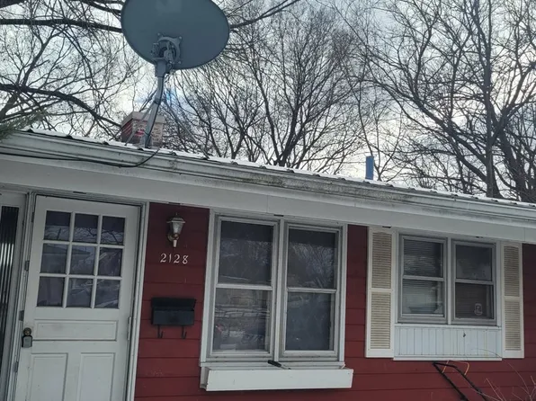 2128 State St, Peru, IL 61354